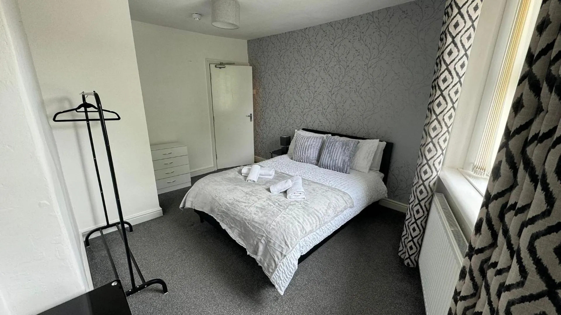 Apartment Woodman House- 7 Bed House