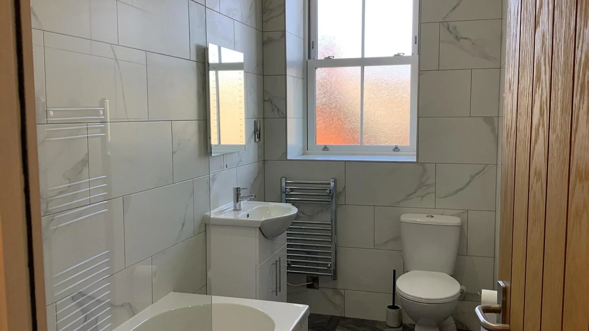 Jeffersons Abbey Road Serviced (adults Only) * Barrow-in-Furness