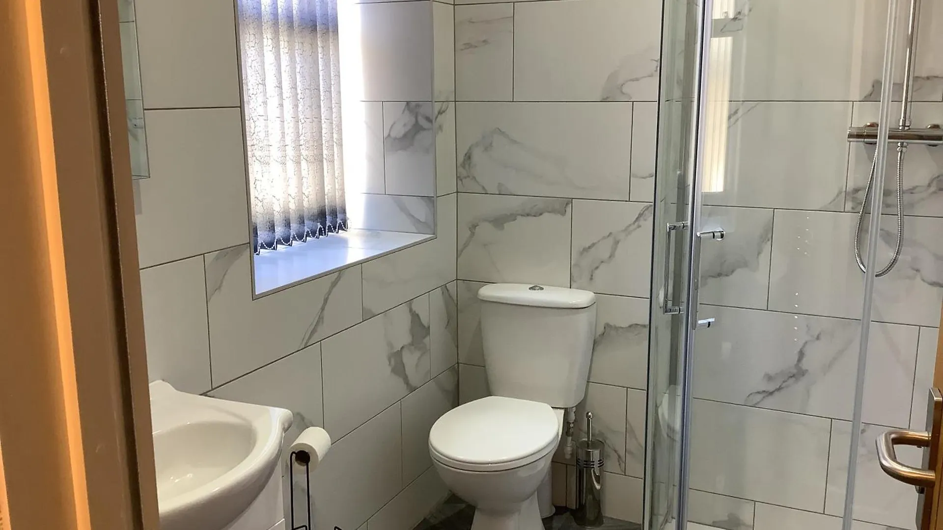 Jeffersons Abbey Road Serviced (adults Only) Apartment Barrow-in-Furness