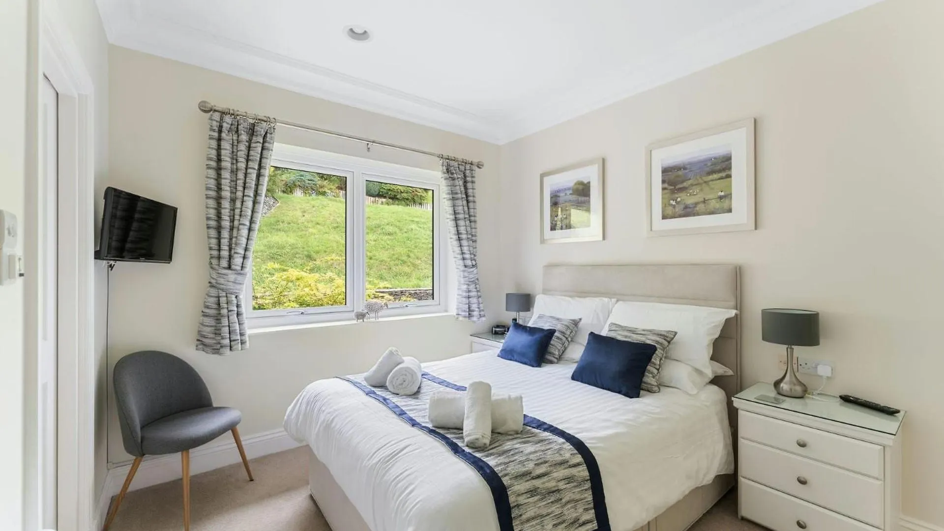 Jenkins Crag At Romney Grange * Ambleside