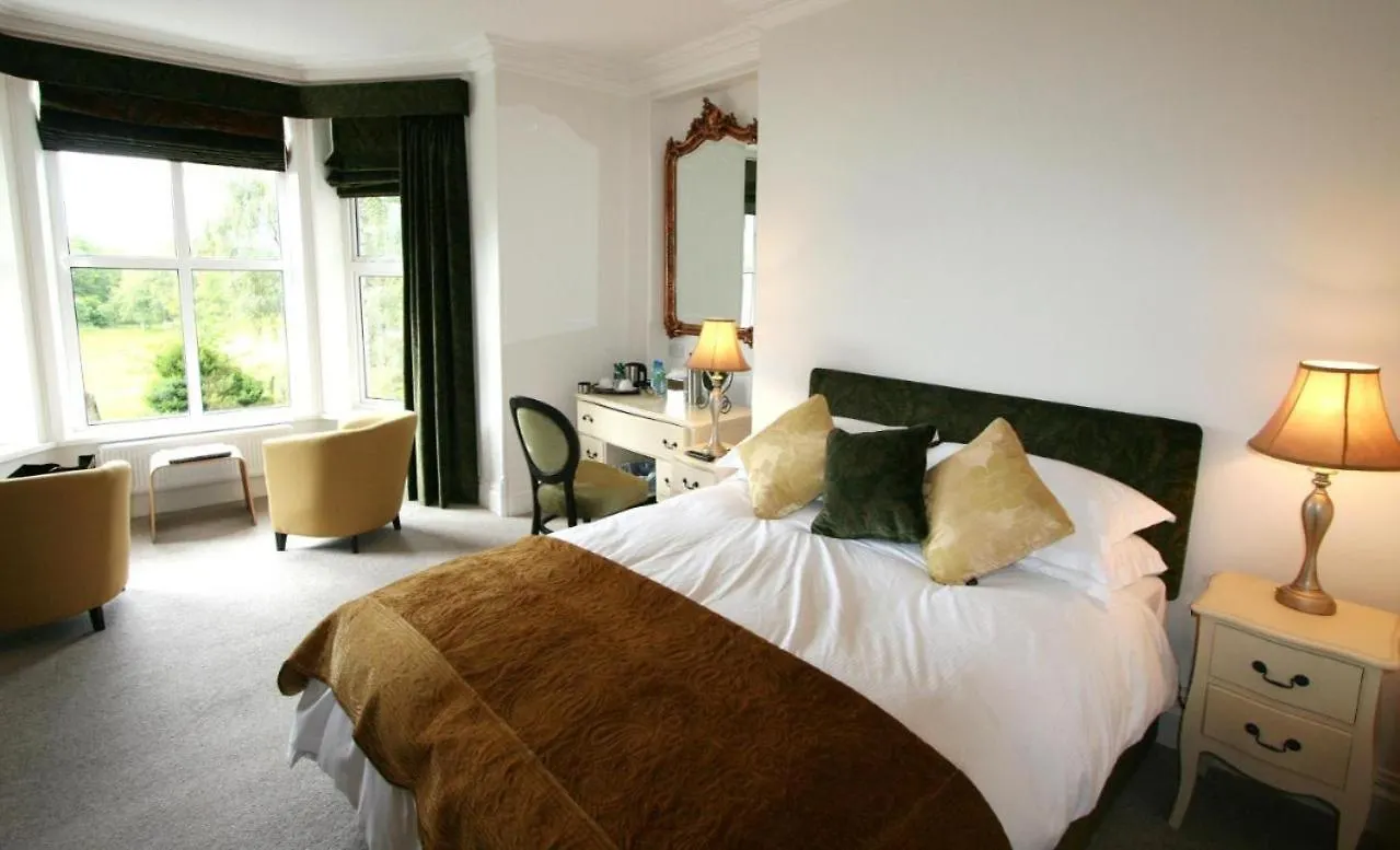 Lakeside House 4*