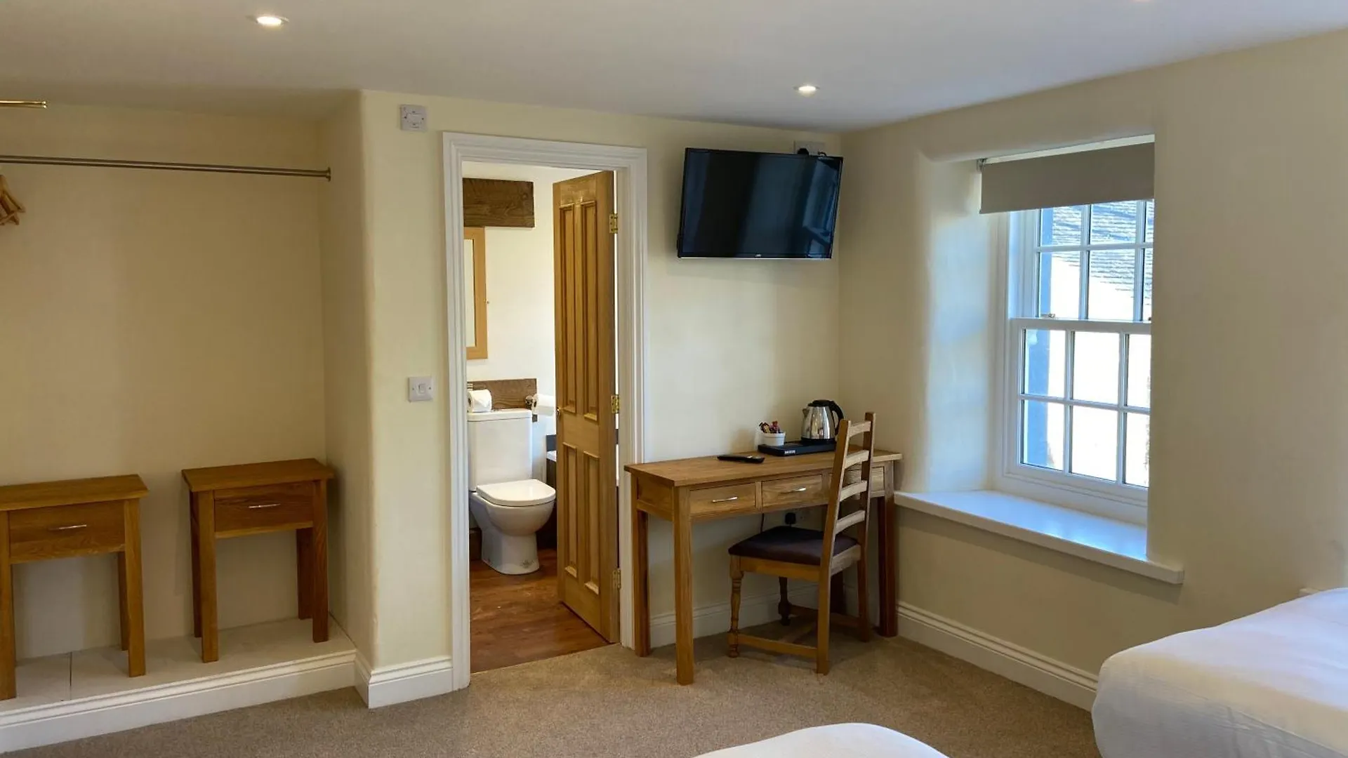 The Greyhound 3*