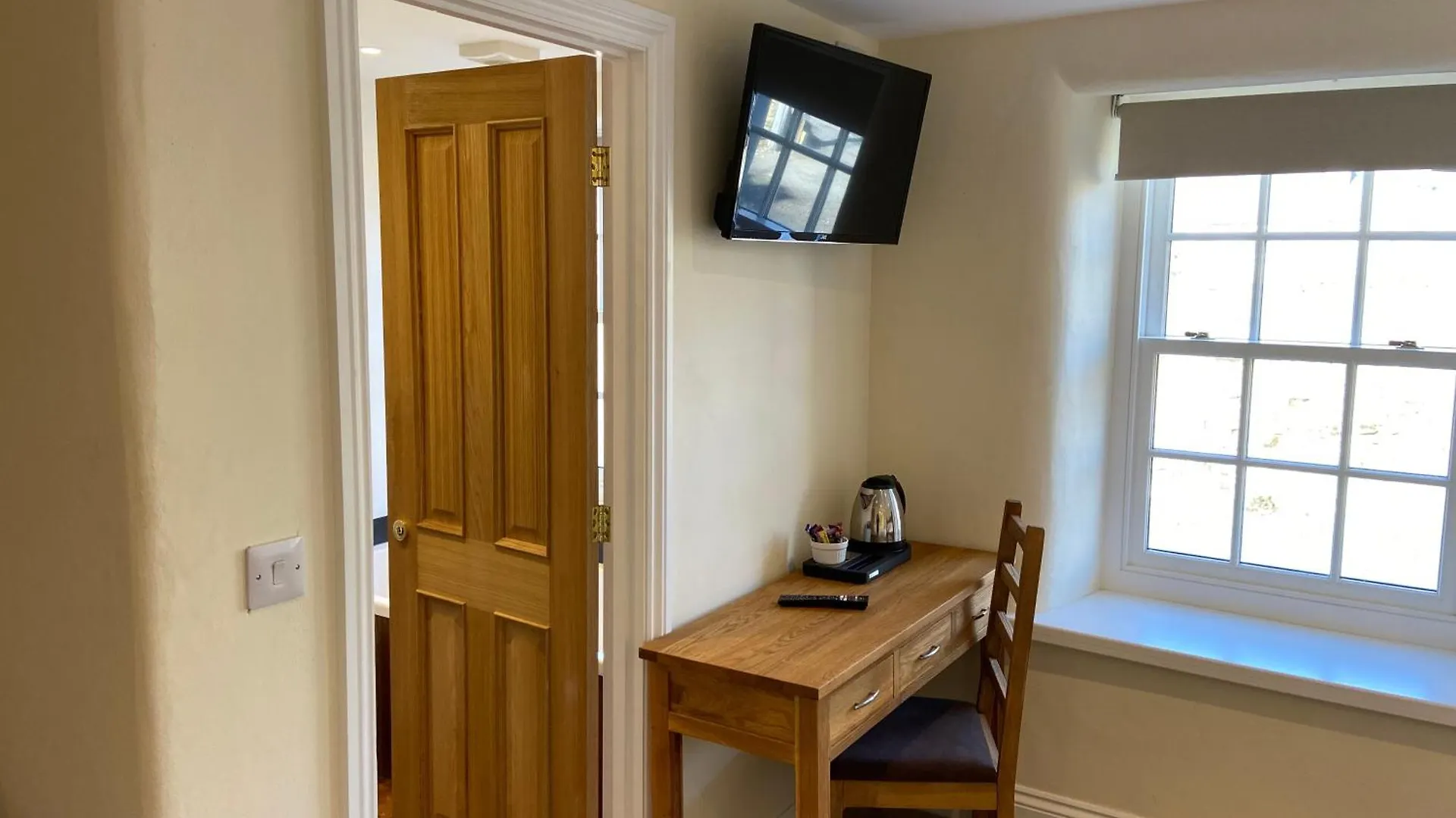 The Greyhound 3* Shap