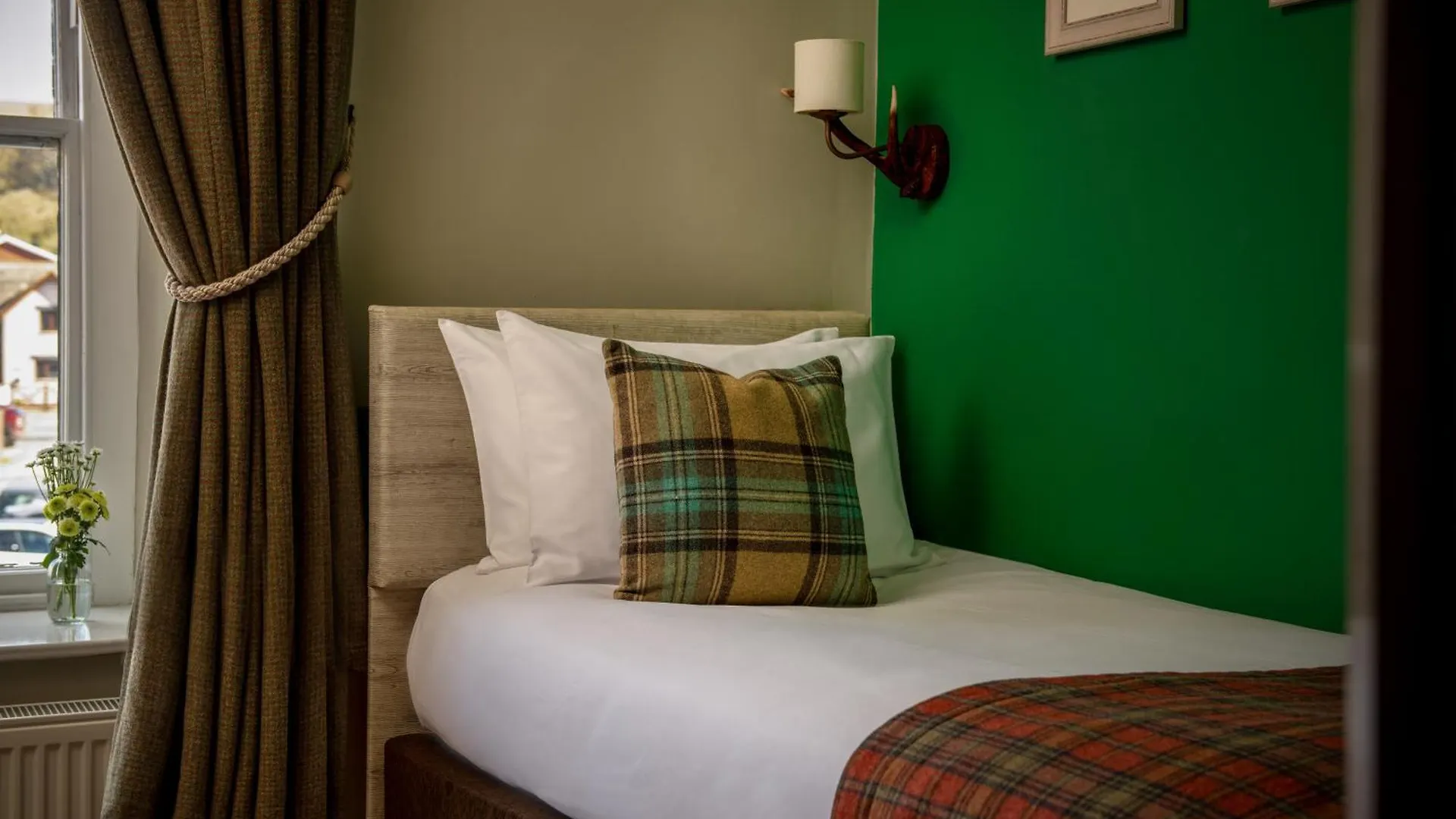 The Crown Pooley Bridge
