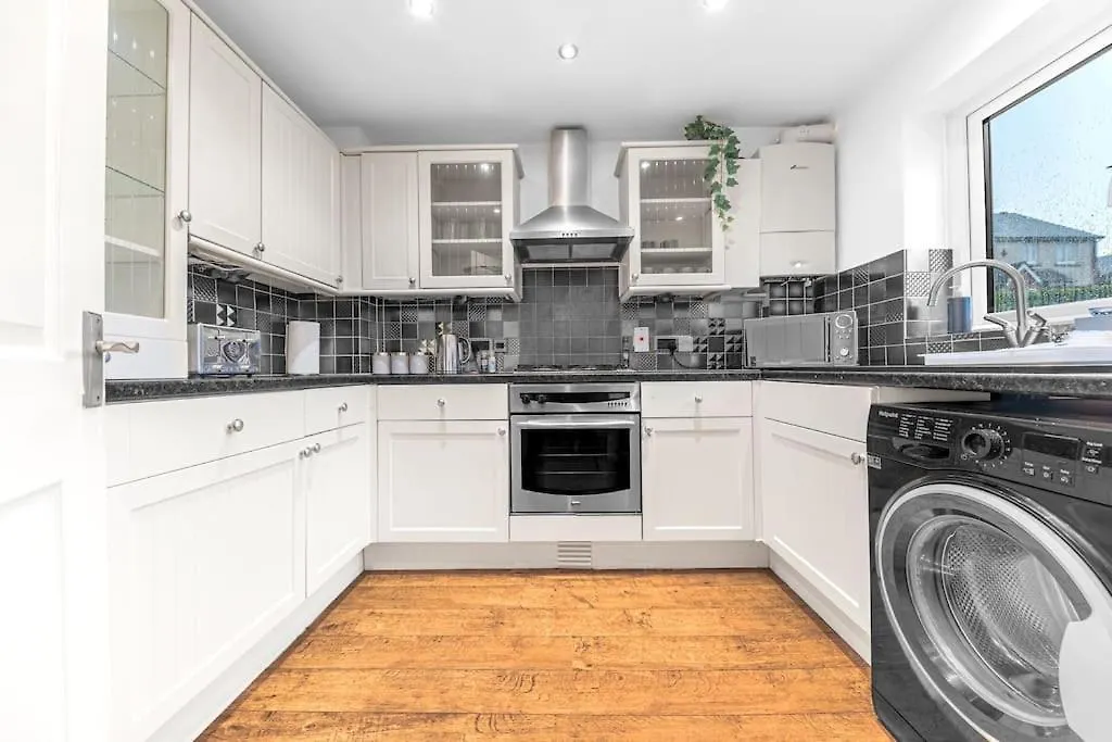 Barrow House - 4 Bedrooms Roose (Cumbria)