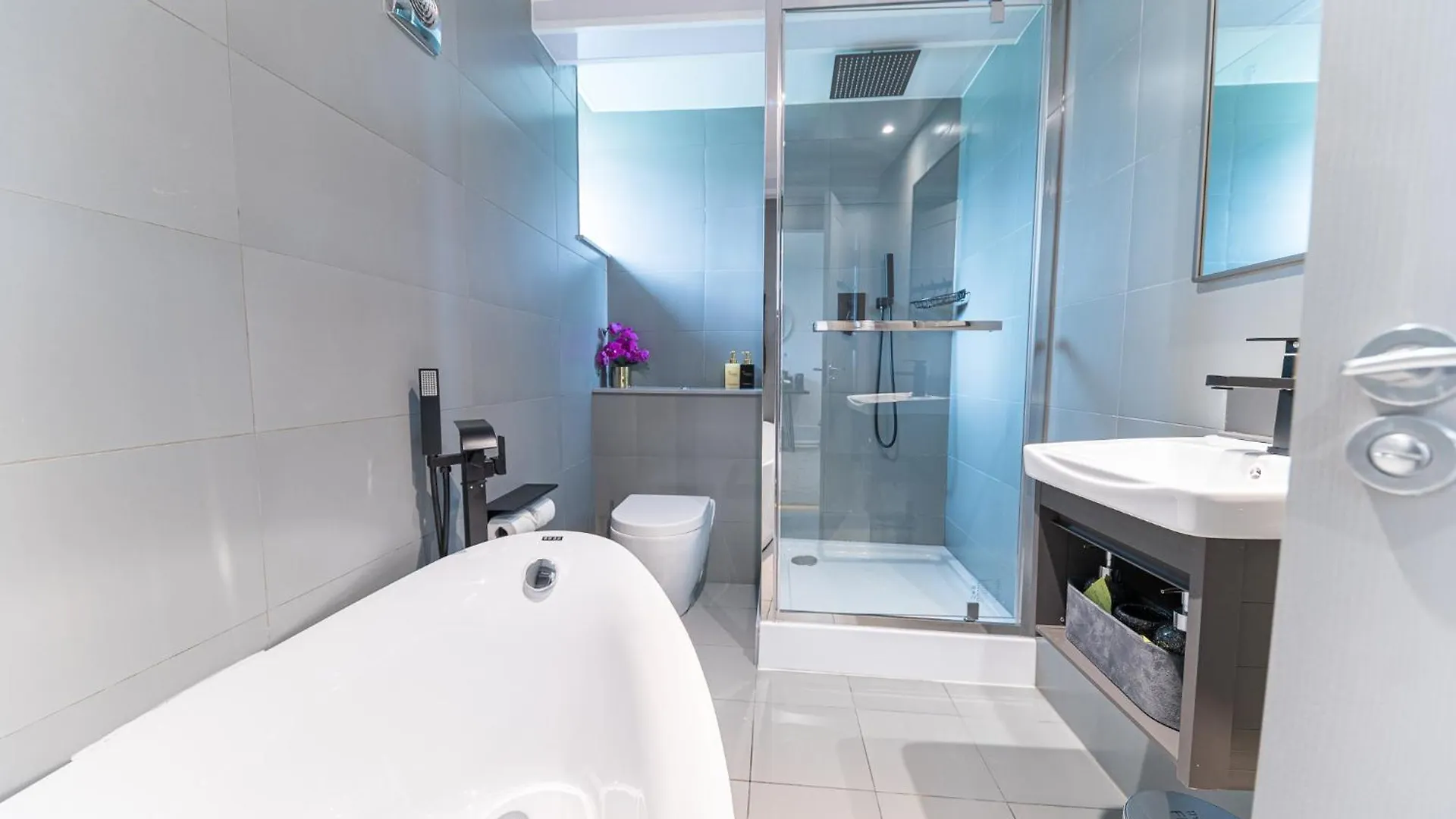 The Log House Guest house 3*