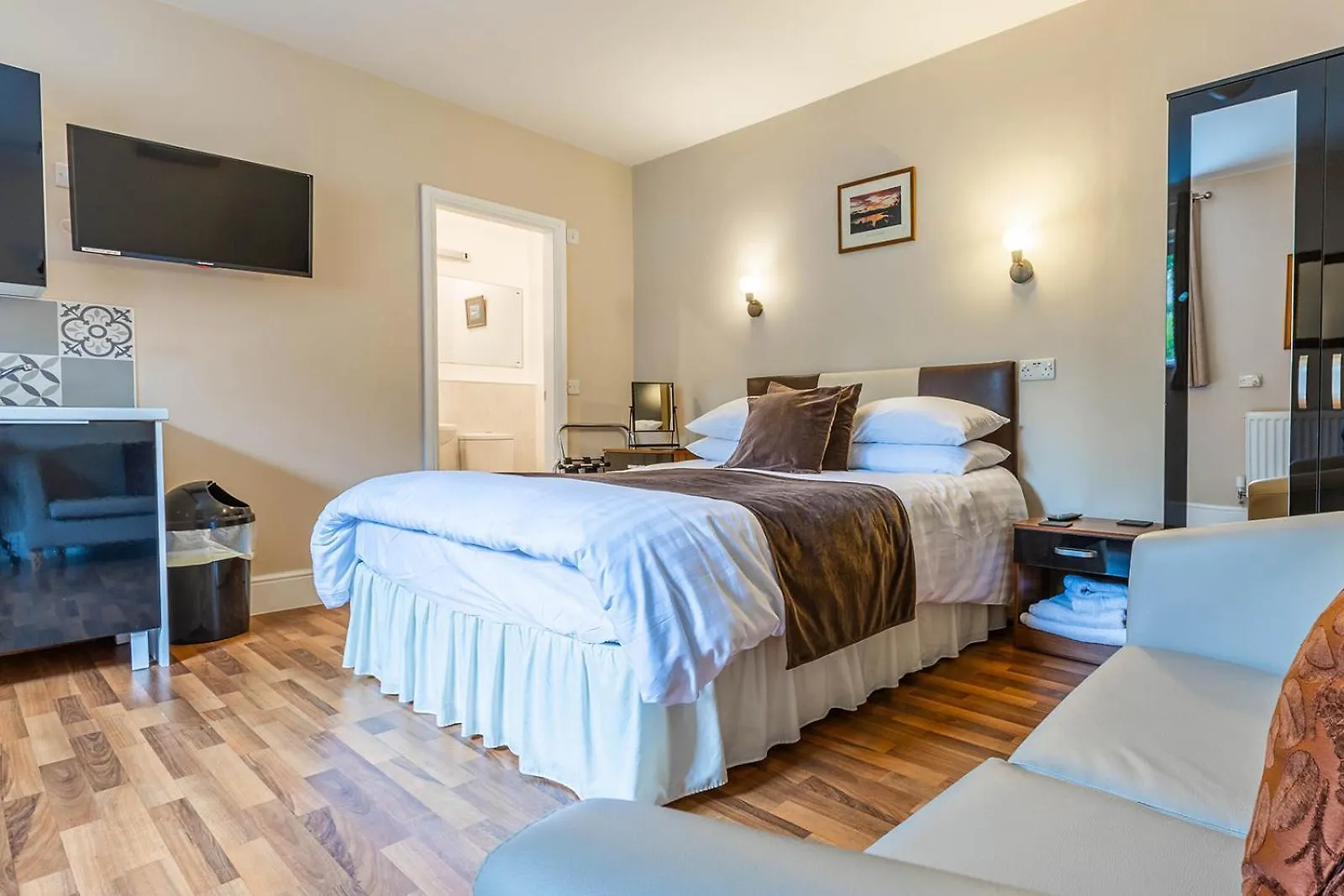 Penzion Roger Ground - With Onsite Car Parking Windermere
