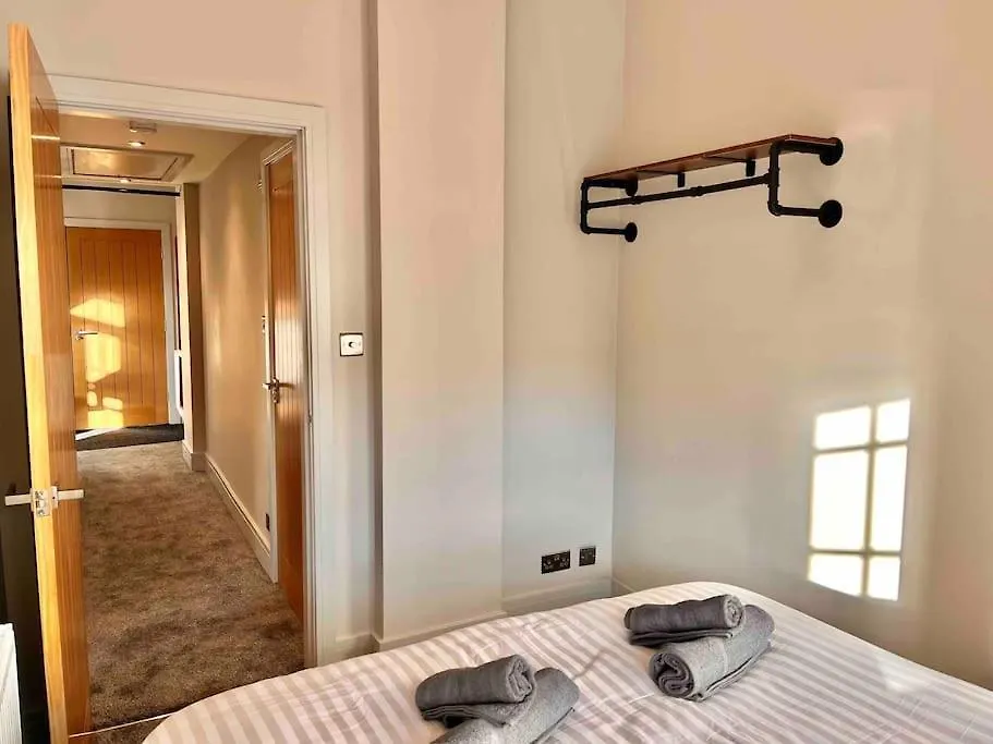 Apartment Potters Loft, Centre, Parking, Access Bowness-on-Windermere