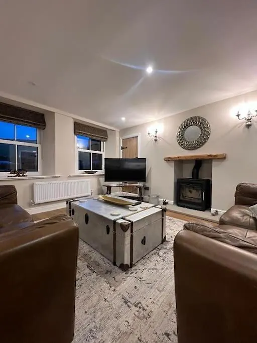 Дом отдыха 1 The Derry, Luxury 3 Bedroom - Седберг