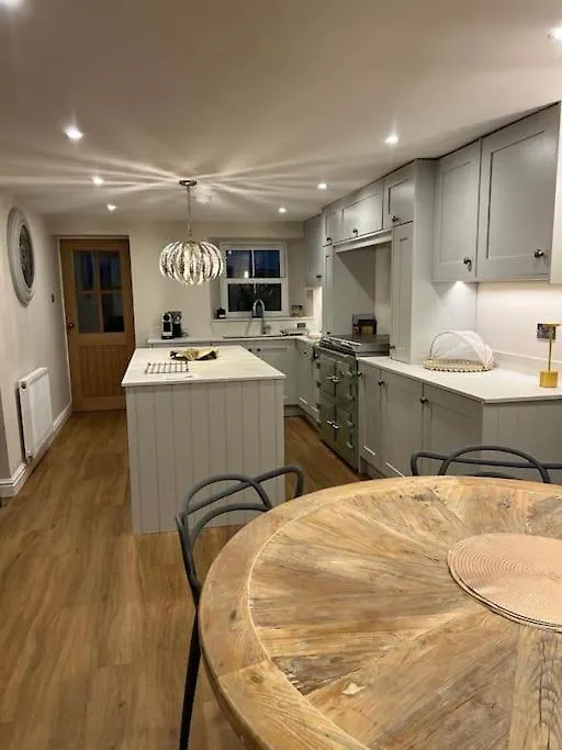 Дом отдыха 1 The Derry, Luxury 3 Bedroom - Седберг