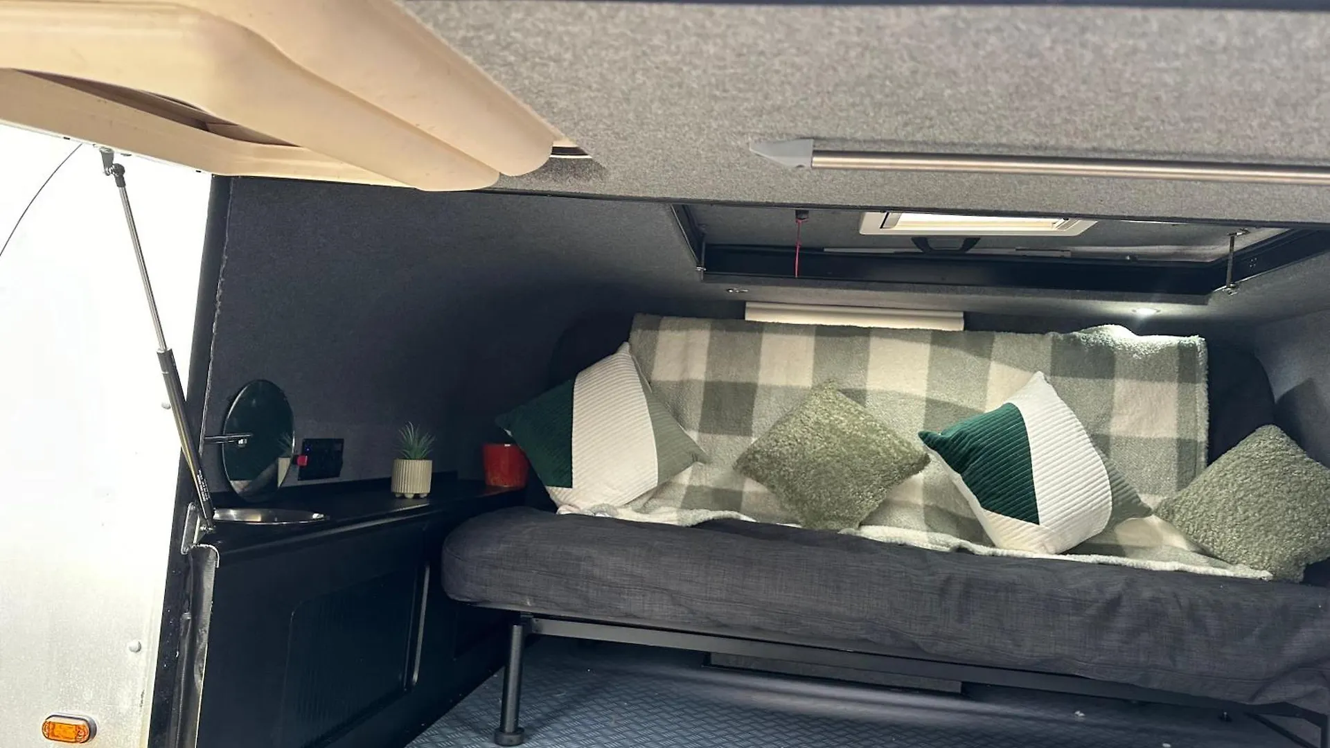 Jerry The Camper For Hire Self Tow To Your Destination In District Cumbria Роскошный шатер *