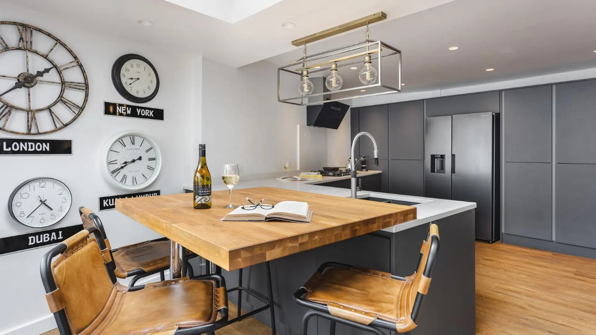 Holiday home Coronation Family Cottage, Modernised 200-year-old District With Private Hot Tub And Parking Lindale