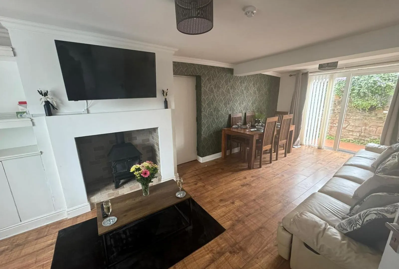 Woodman House- 7 Bed House Apartment *