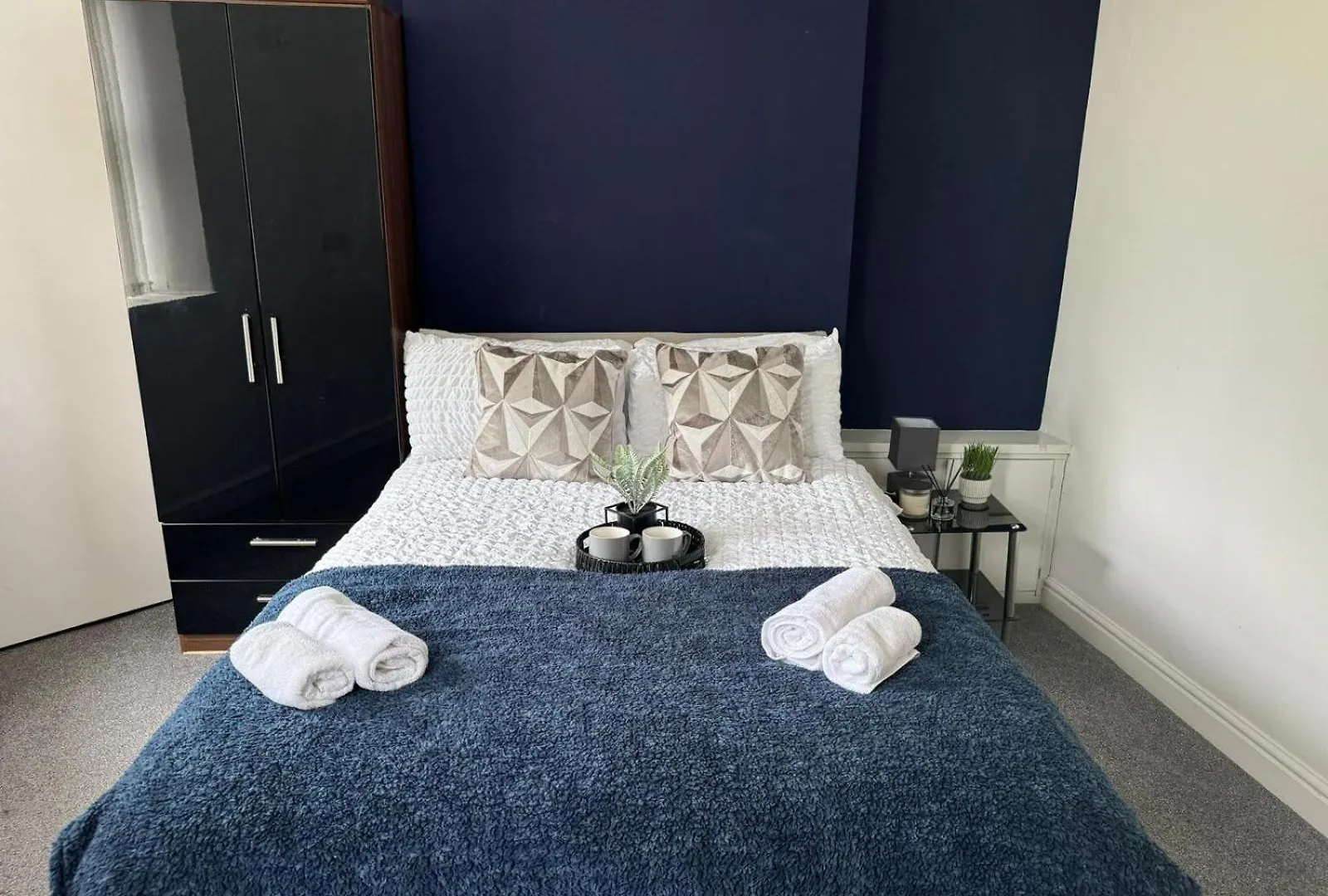 Woodman House- 7 Bed House