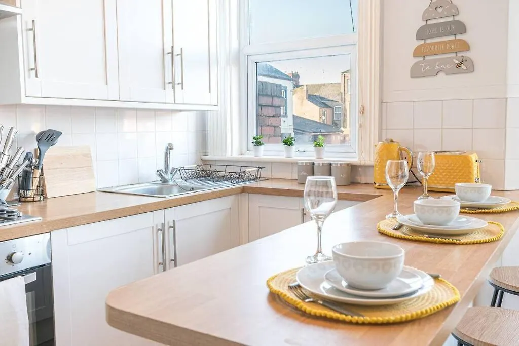 Spacious 3-bed Flat Sleeps 6 With Free Wifi By Amazing Spaces Relocations Ltd * Барроу-ин-Фернесс