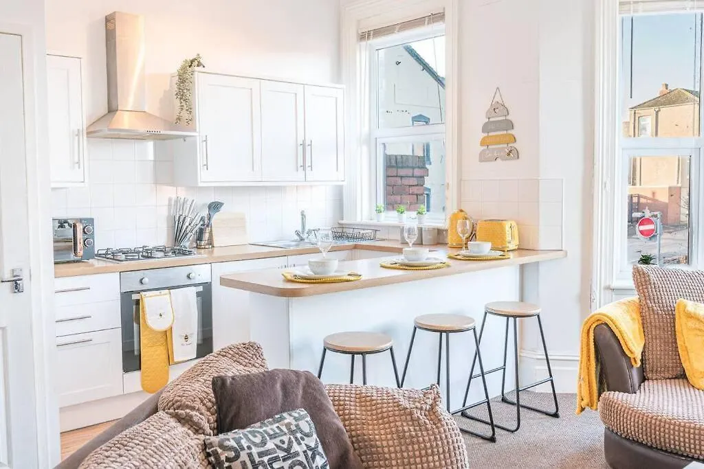 Spacious 3-bed Flat Sleeps 6 With Free Wifi By Amazing Spaces Relocations Ltd Апартаменты