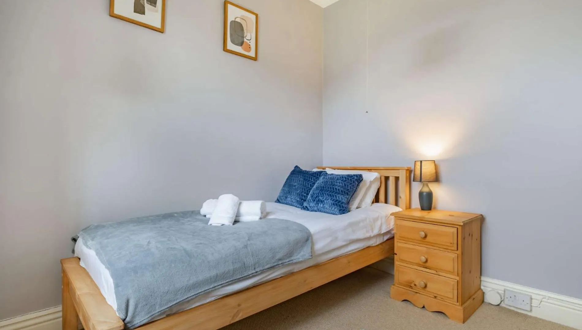 5 Bed In 86111