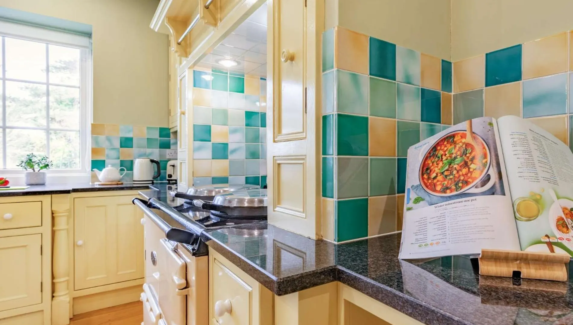 5 Bed In 86111 Holiday home *