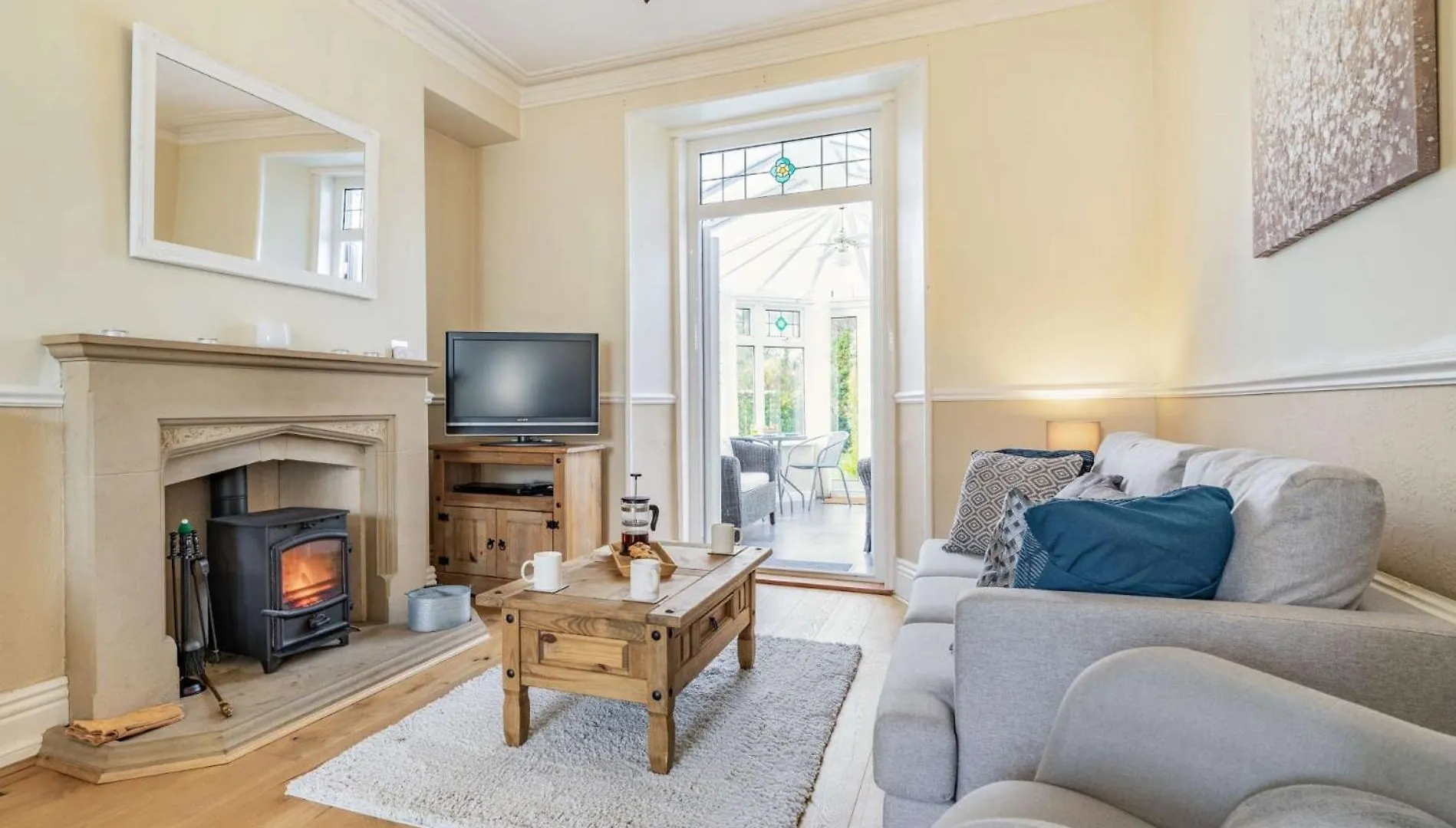 5 Bed In 86111 Holiday home