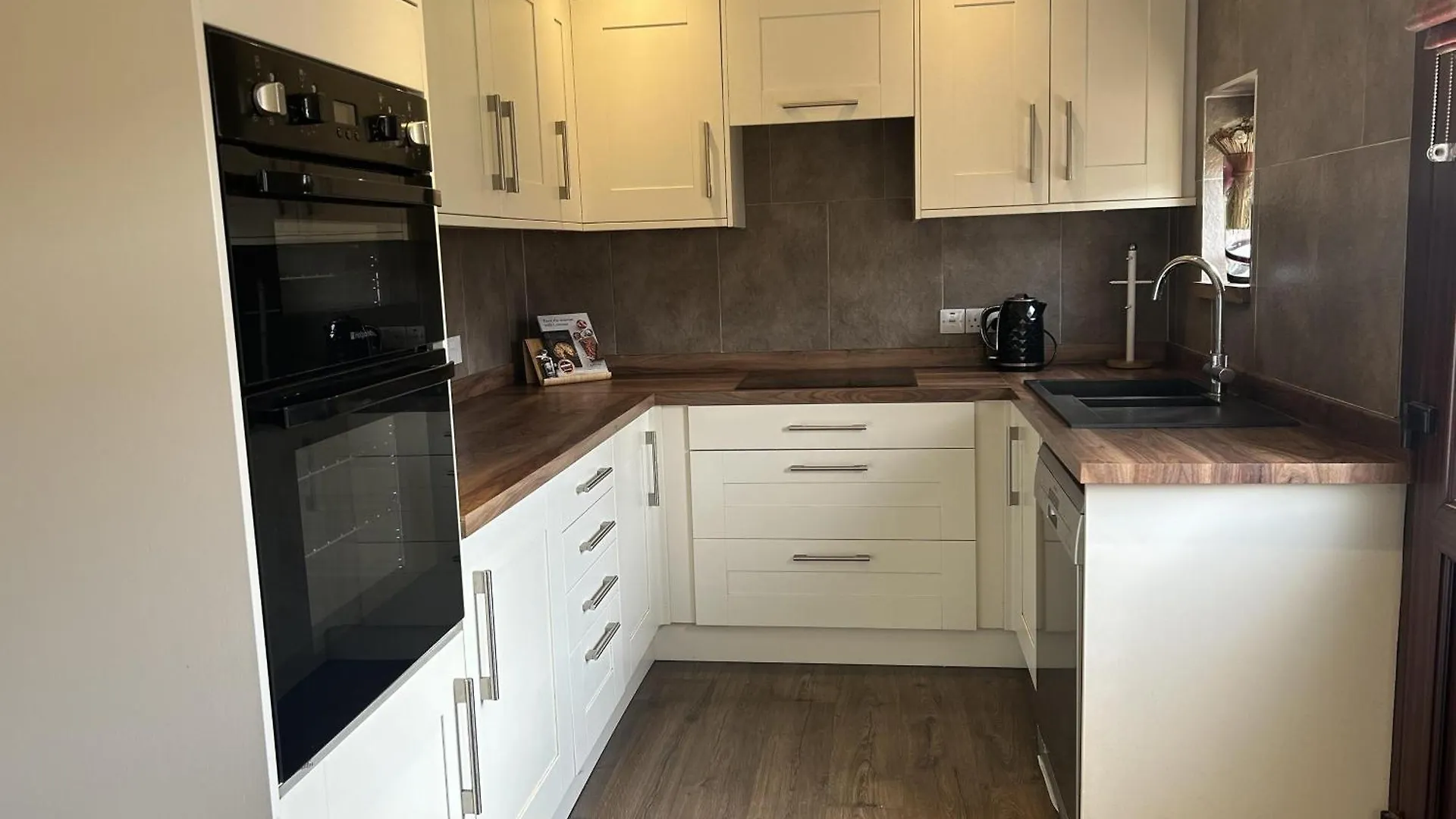 Дом отдыха Wonderful 4 Bedroom Sleeps 8 *