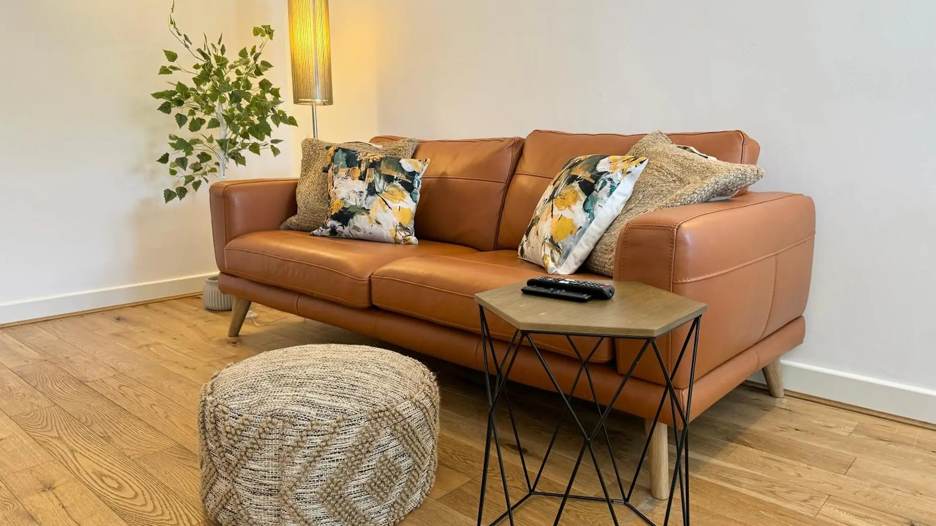 The Wilsons Courtyard, 2 - Bed, Sleeps 4, Pets Welcome Apartment *