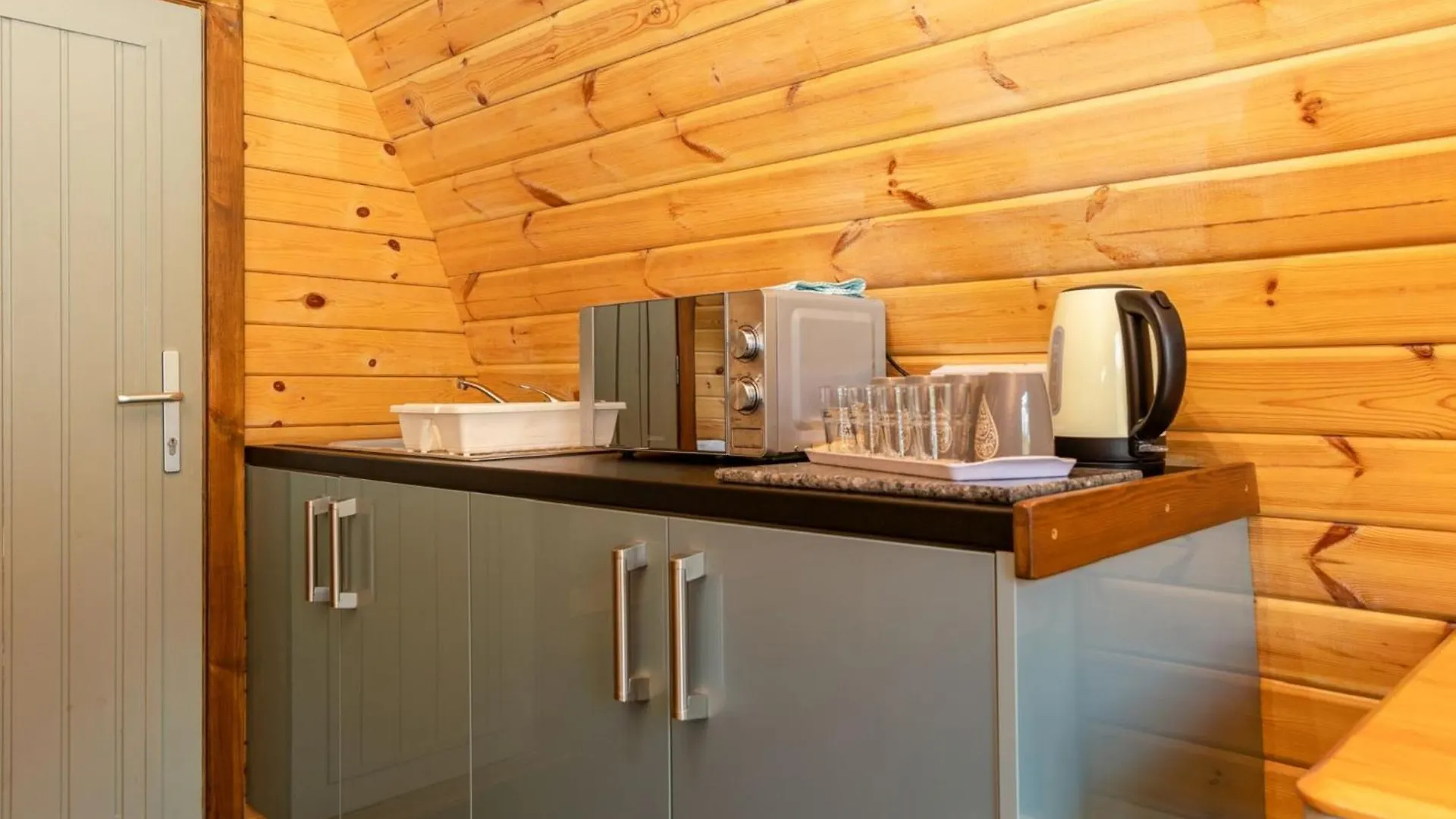 キャンプ場 Cosy Glamping In The Valley - And Mega Pods