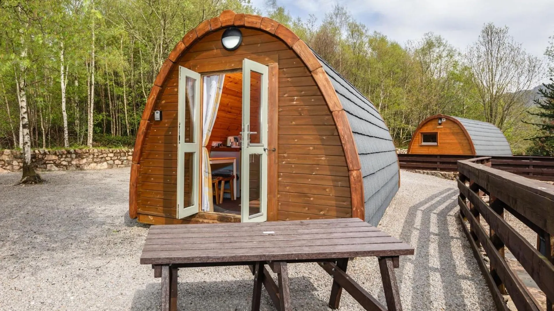 Cosy Glamping In The Valley - And Mega Pods キャンプ場 エスクデイル