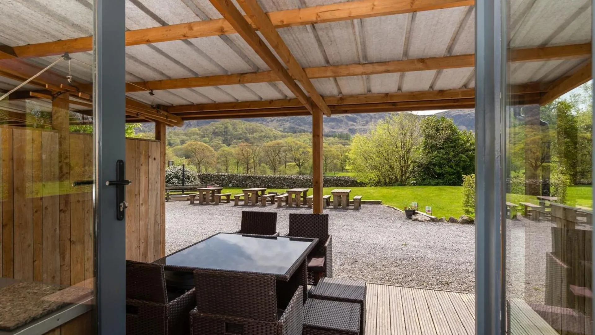 Cosy Glamping In The Valley - And Mega Pods Campeggio