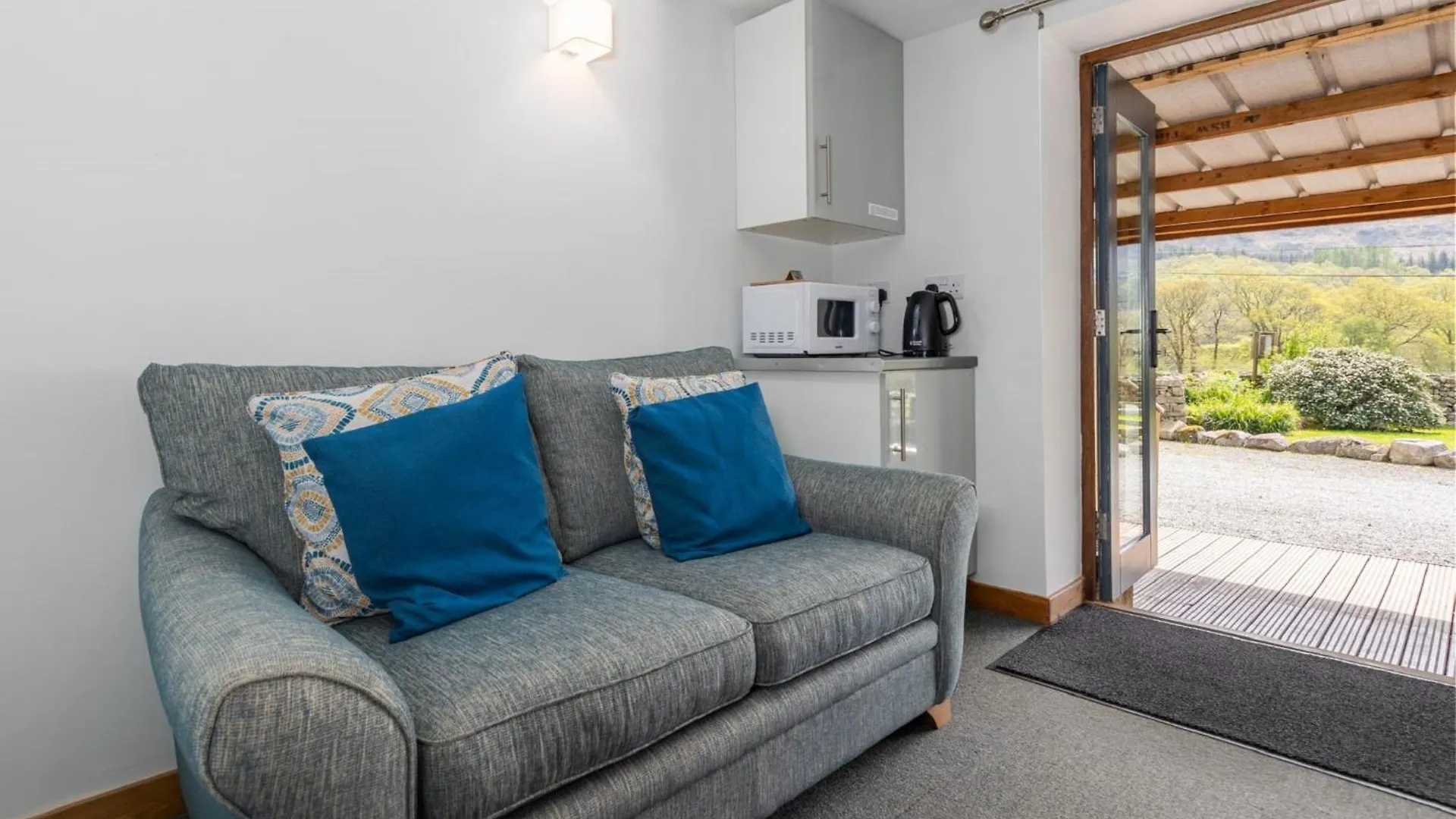 Cosy Glamping In The Valley - And Mega Pods