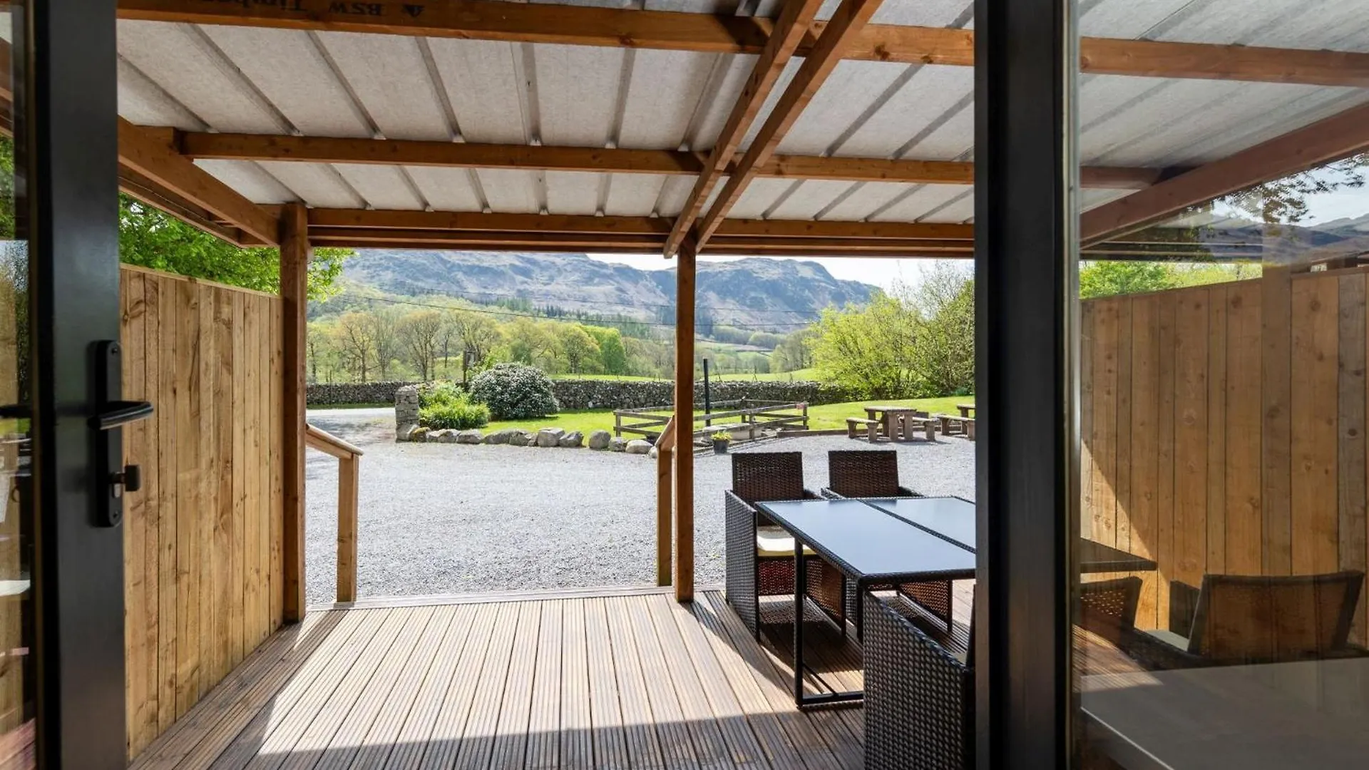 Cosy Glamping In The Valley - And Mega Pods キャンプ場 エスクデイル