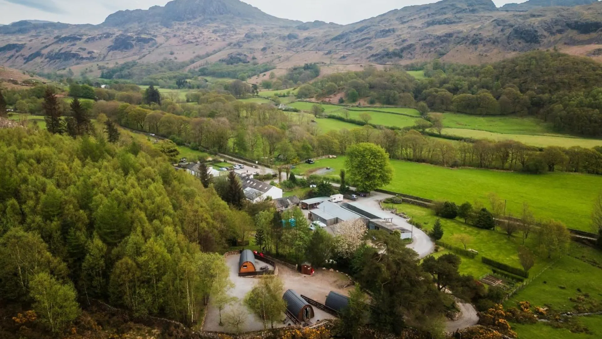 Cosy Glamping In The Valley - And Mega Pods
