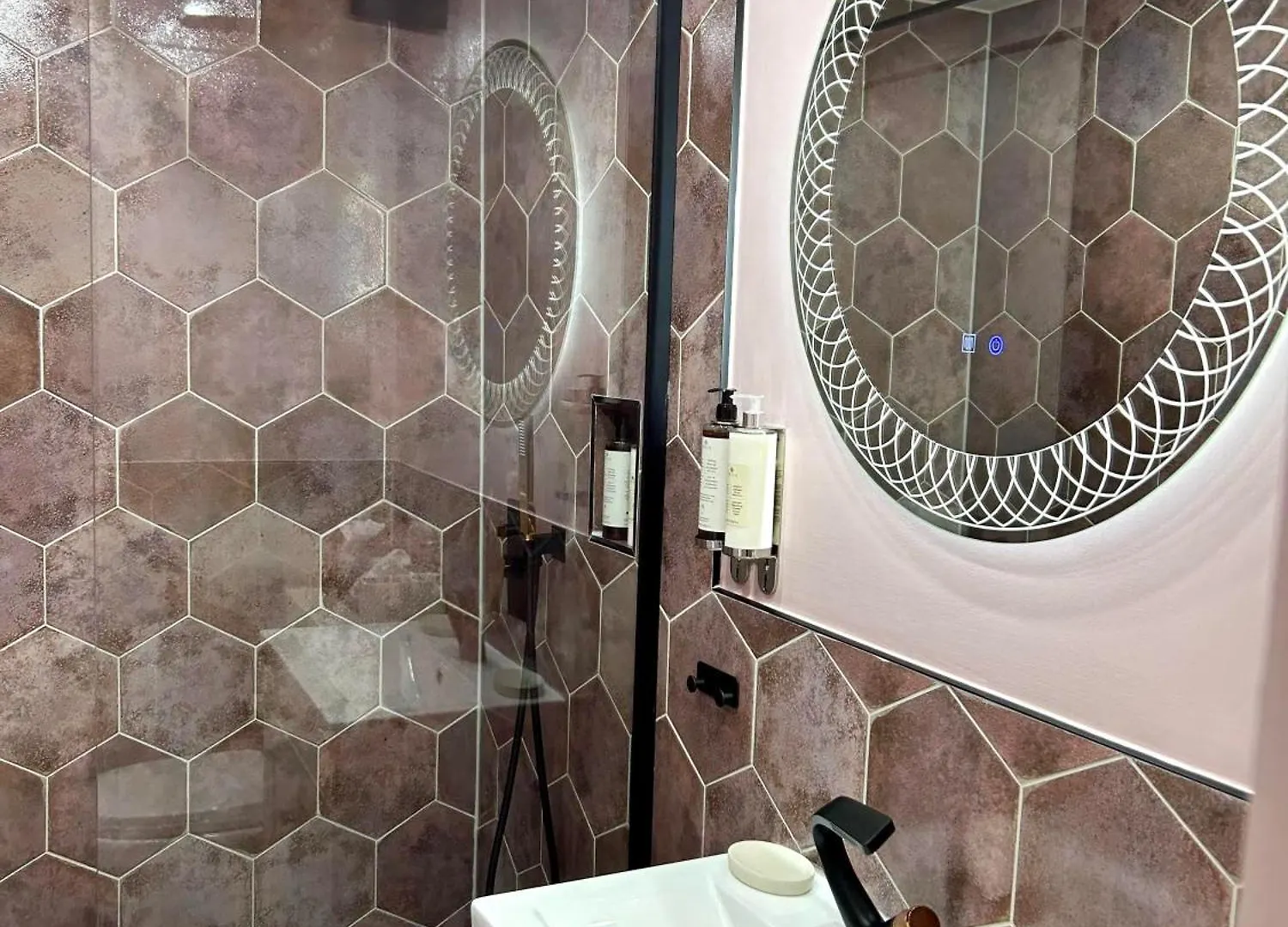 Oasis Boutique New Luxury ,central Location Apartment *