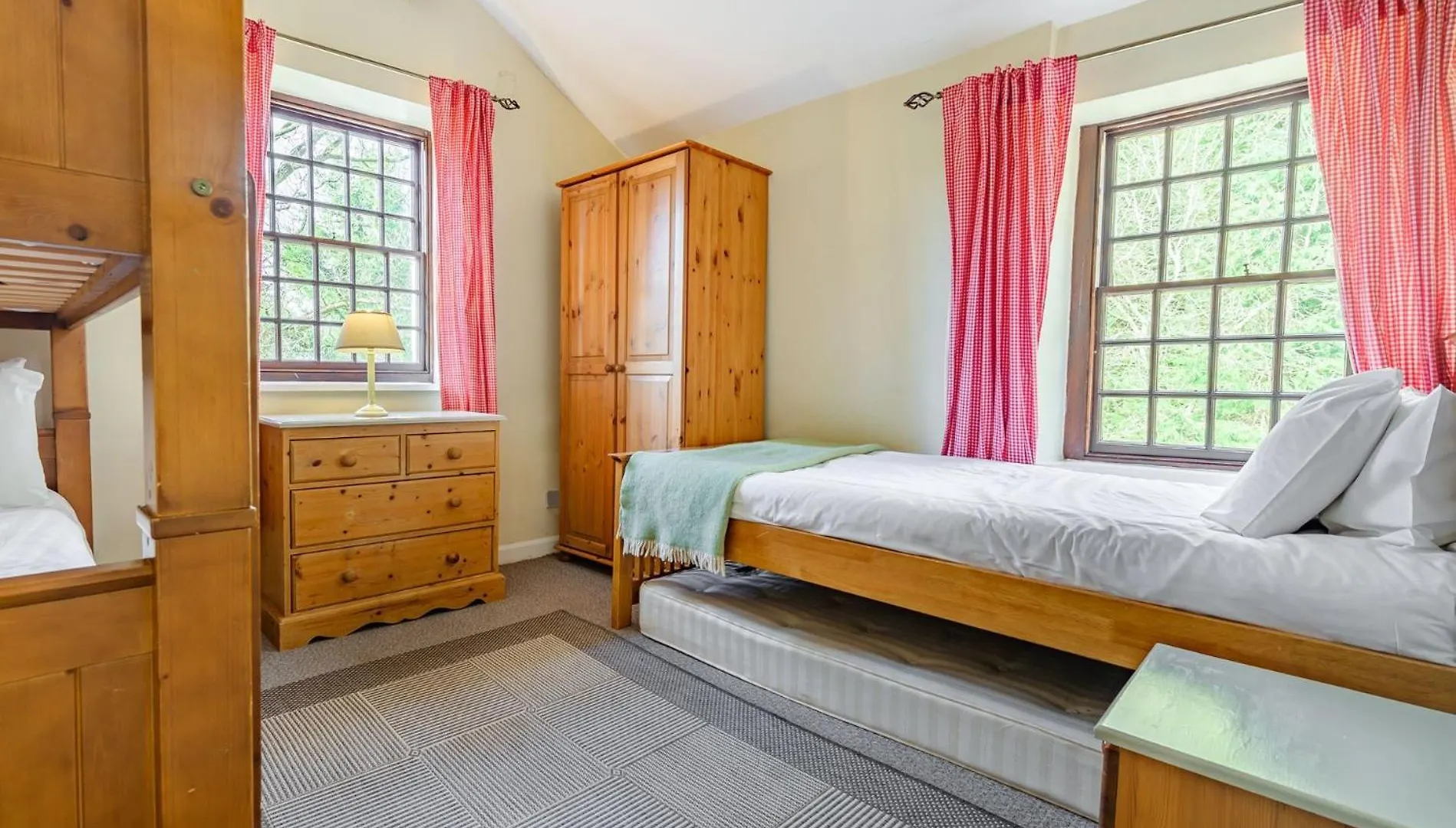 3 Bed In Sz065