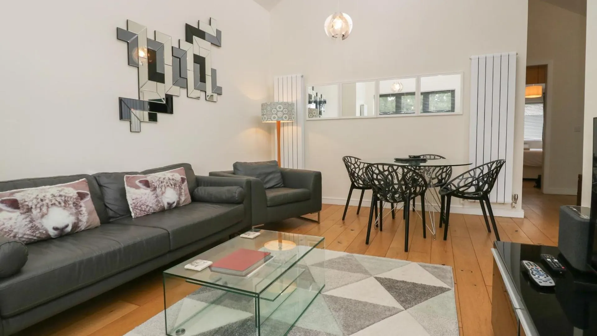 12 Blue Hill Park Apartment *