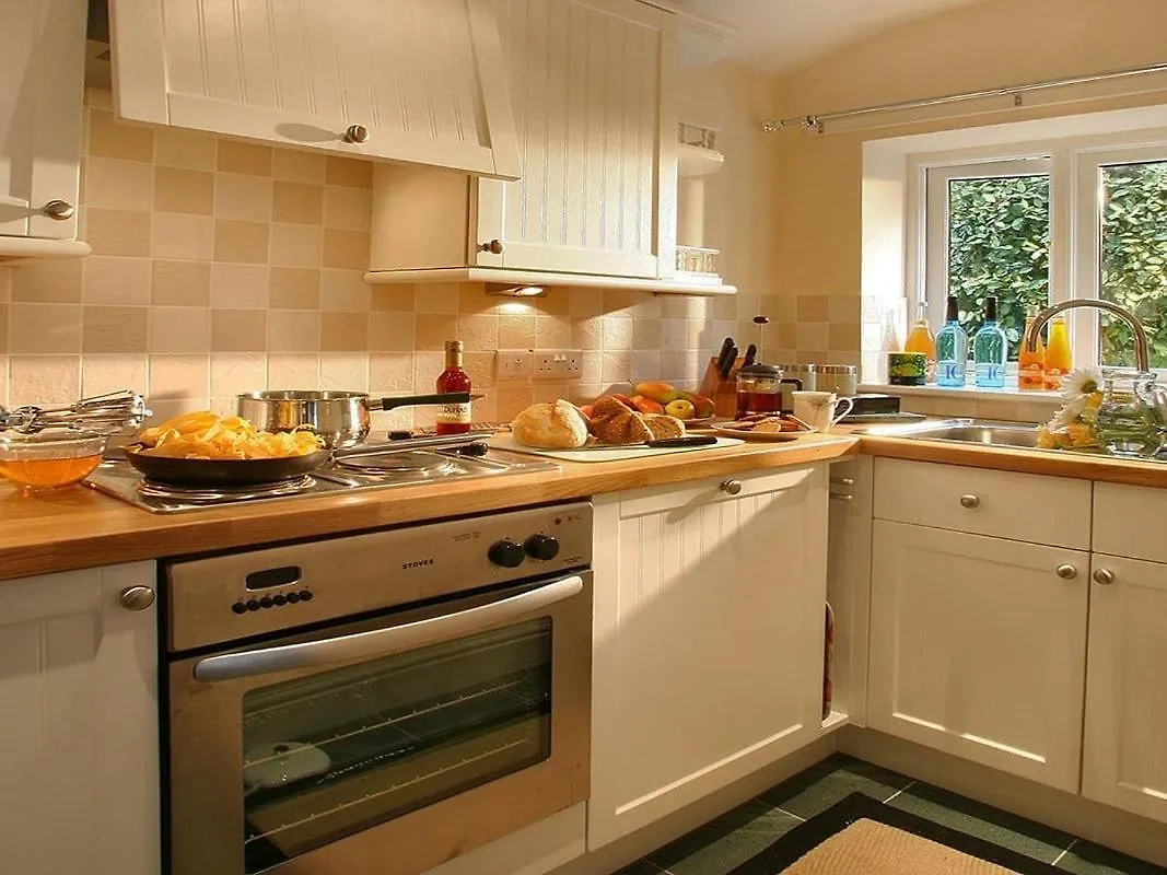 2 Bed In Lcc17 * Coniston