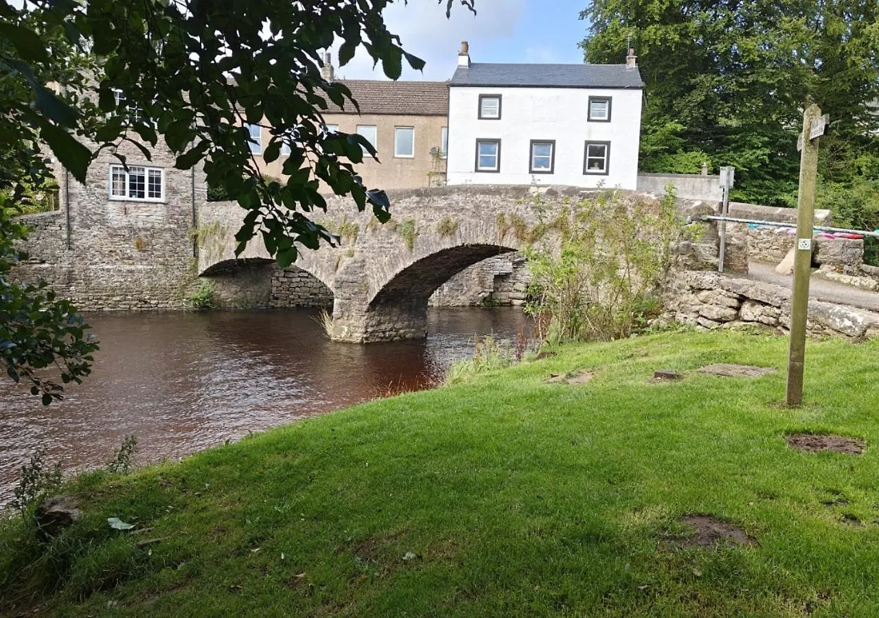 Riverbank Holiday home