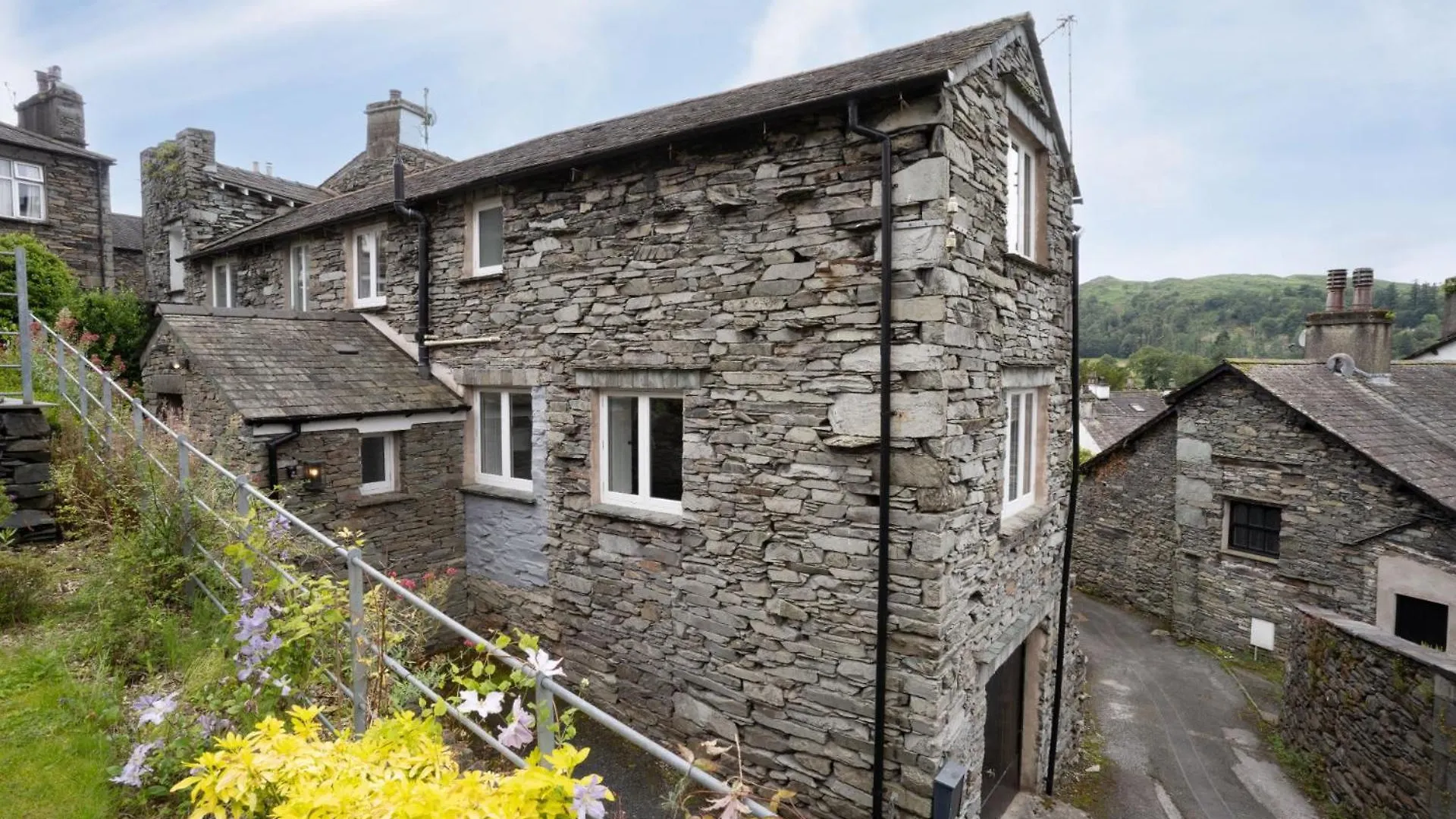 Charming 3-bedroom Barn In By Letmestay Holiday home Ambleside