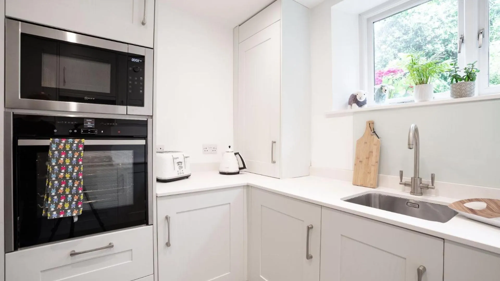 Charming 3-bedroom Barn In By Letmestay Holiday home *