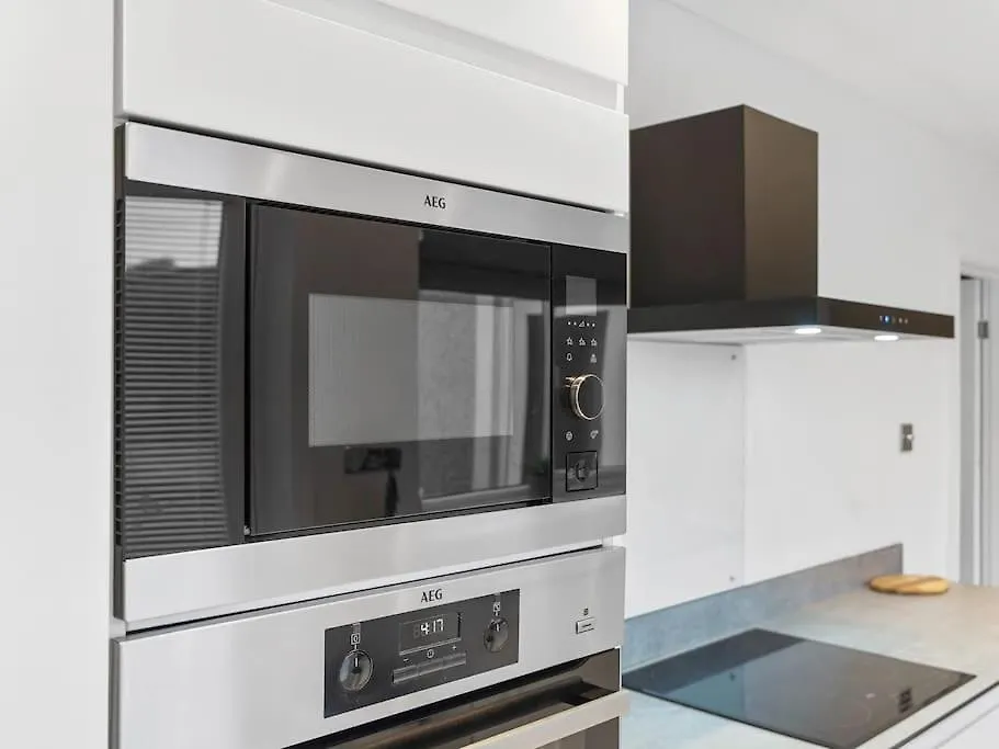 Modern & Stylish 2 Bed In Holiday home