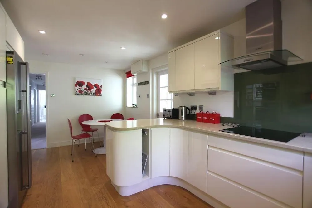 Holiday home Hilltop, Spacious With Incredible Views *