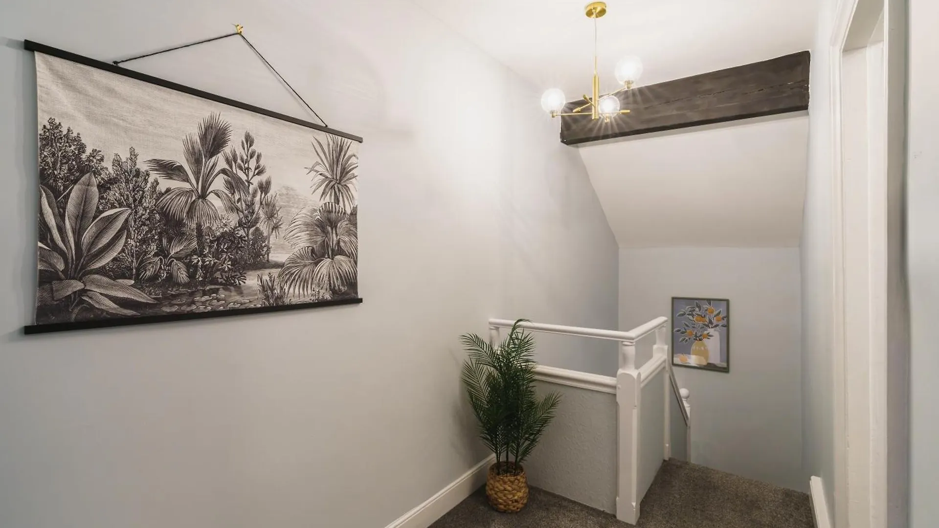 Апартаменты Crescent Retreat *