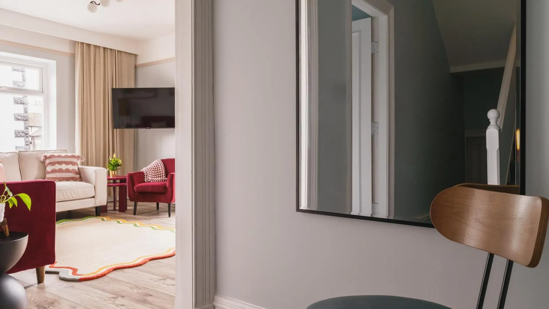 Апартаменты Crescent Retreat *
