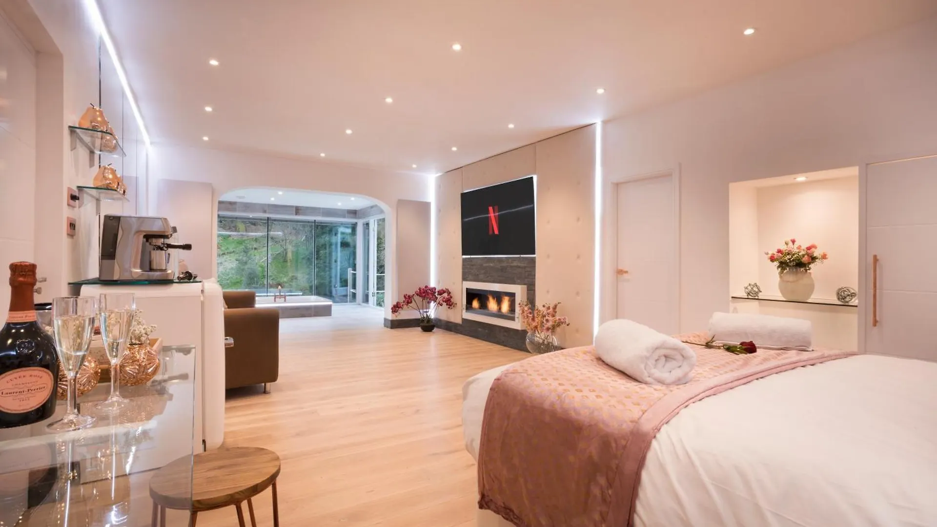 Aphrodites Group - Luxury Hot Tub In District! Bowness-on-Windermere