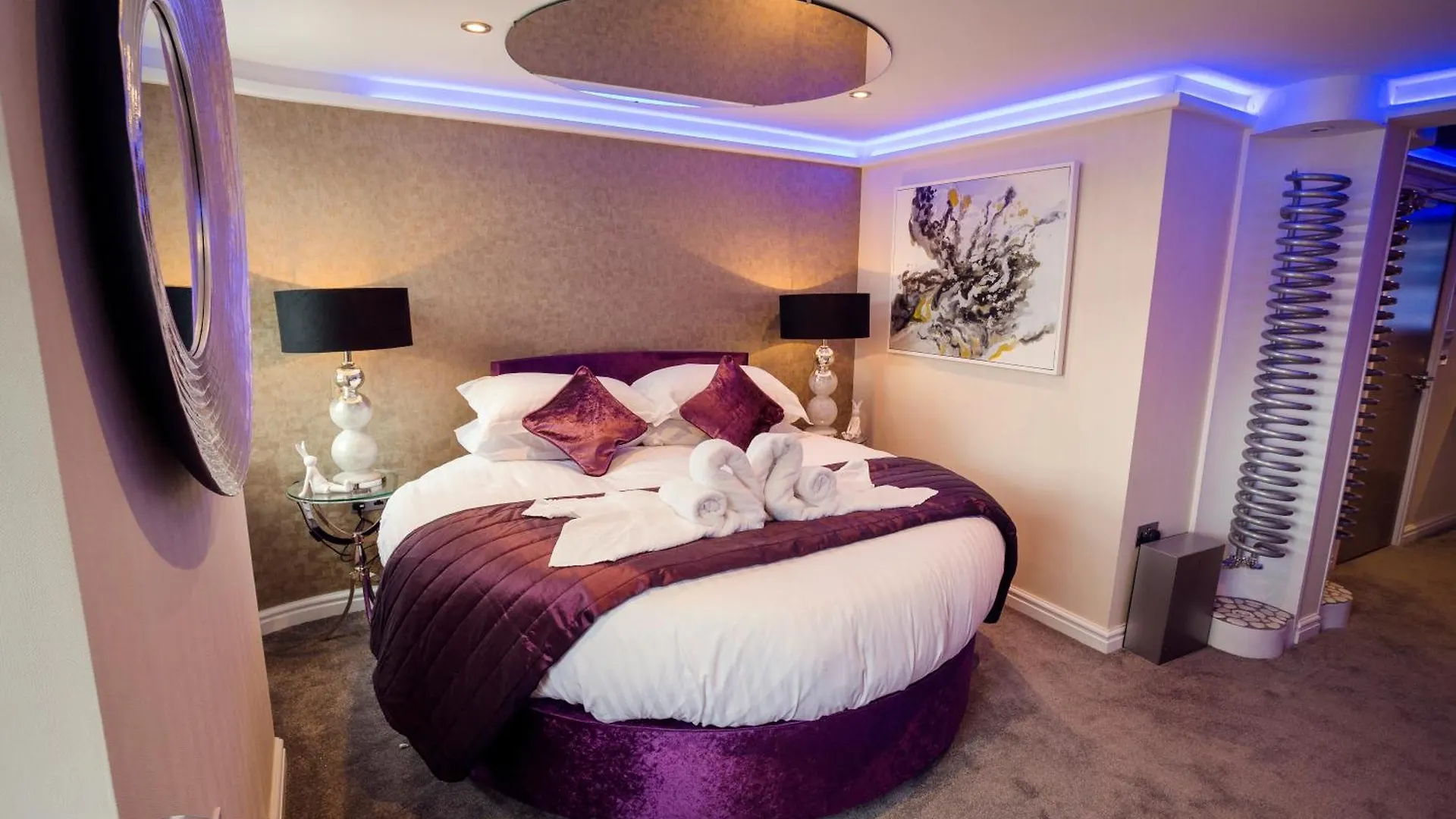 Hotel Aphrodites Group - Luxury Hot Tub In District!