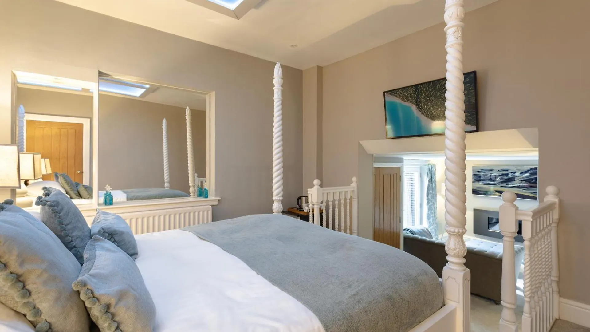 Aphrodites Group - Luxury Hot Tub In District! Hotel Bowness-on-Windermere