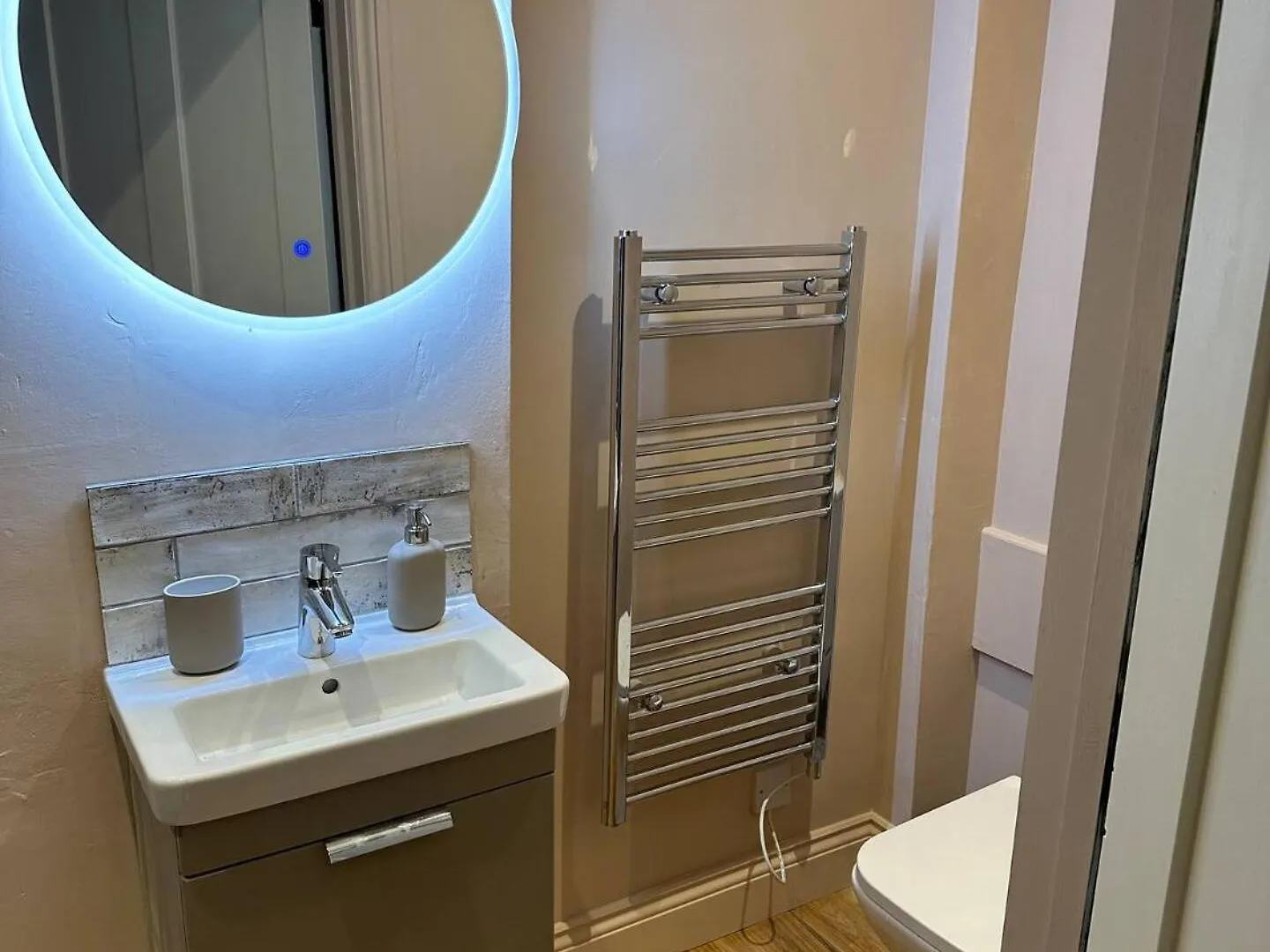 Station 3 Bed Ev & Free Parking