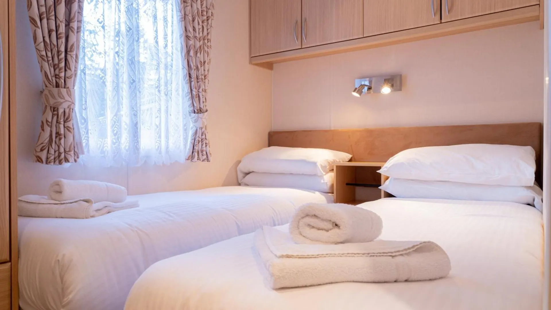 نيوبي بريدج كانتري كارفان بارك 5*