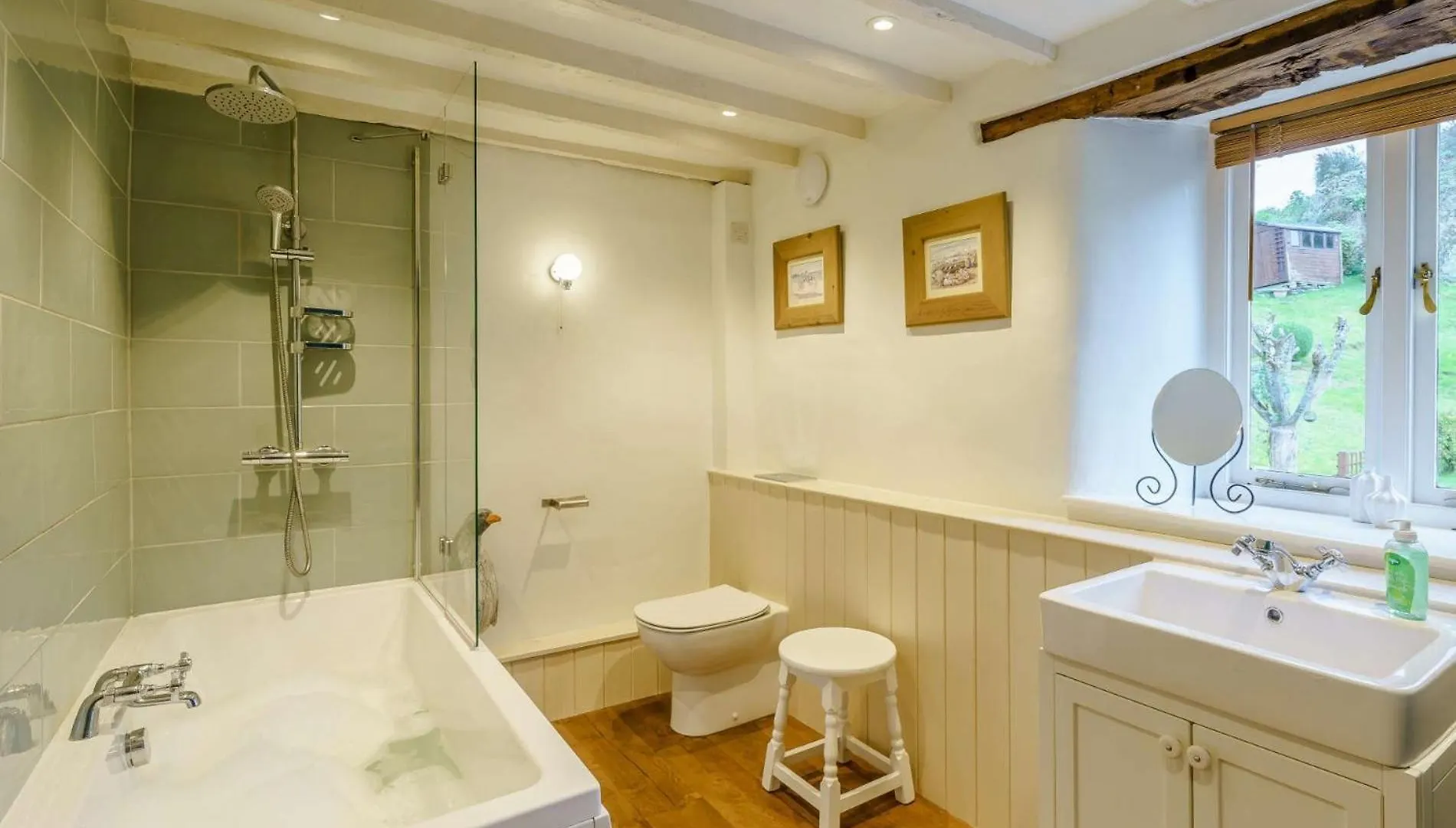 3 Bed In 85686
