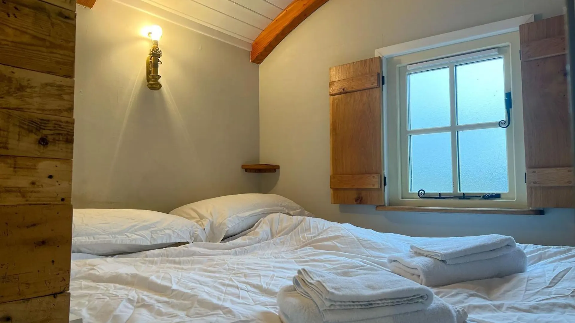 Shepherds Hut At Maes * Uldale