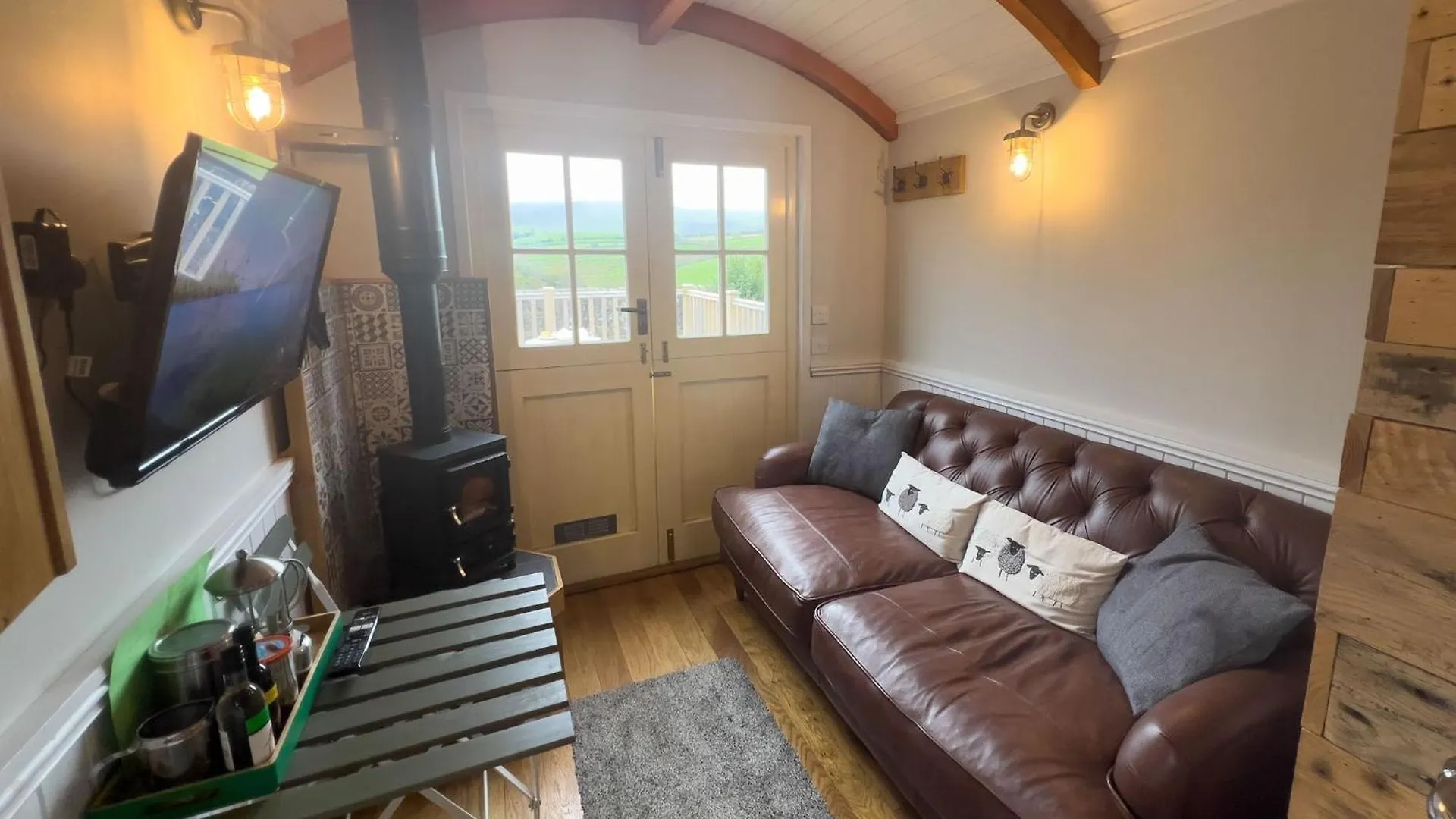 Shepherds Hut At Maes